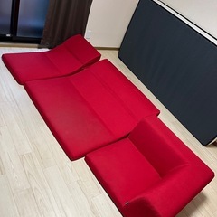 ソファー　チェア　椅子　赤　レッド　ベッド変換式の画像