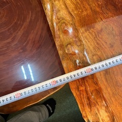 天然木　一枚板　奥側の高い方のテーブルの画像
