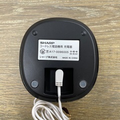 【電話機】SHARP A17-0096005 本体　電話機　充電器　コードレスの画像