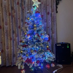 クリスマスツリーセット売り 140cmオーナメント、ライト付き
