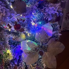 クリスマスツリーセット売り 140cmオーナメント、ライト付き
の画像