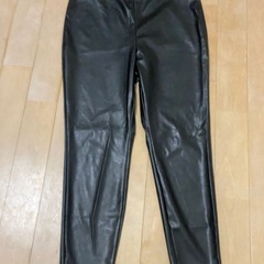 H&M フェイクレザーパンツ
