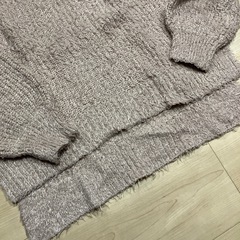 アースミュージックアンドエコロジー　シャギーニット　フリーサイズ　ピンクベージュの画像