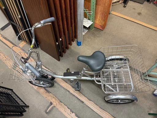 商談中　ほぼ未使用 4輪自転車　前後カゴ付き　