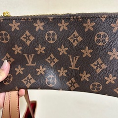 美品バッグと新品ポーチ付き.取引31日までの画像