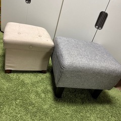 スツール二つ