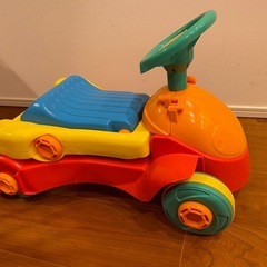 子供のおもちゃ　ビジーカー　の画像