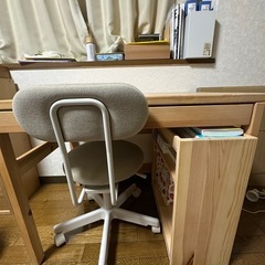 木製デスク(無印良品で購入)の画像