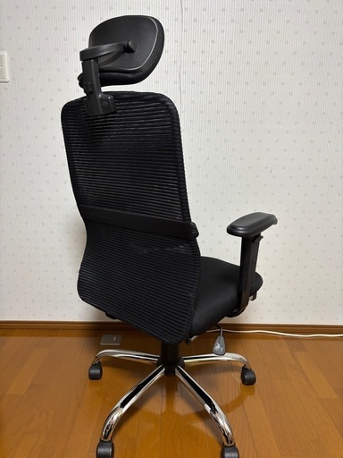 オフィスチェア　リクライニング、オットマン付
　
