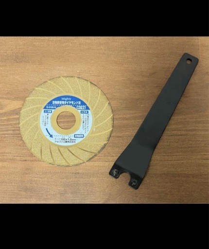 マキタ ディスクグラインダ GA4033　刃物研ぎ用ダイアモンド刀、ロックナットレンチ、取扱説明書付き　中古美品　定価16,300円