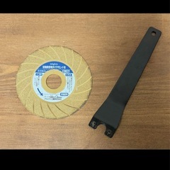 マキタ ディスクグラインダ GA4033　刃物研ぎ用ダイアモンド刀、ロックナットレンチ、取扱説明書付き　中古美品　定価16,300円の画像