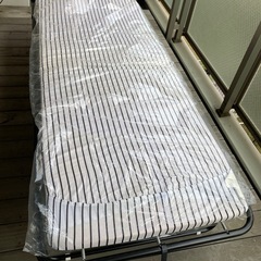 IKEA 折りたたみベッド（マットレス付き）
の画像