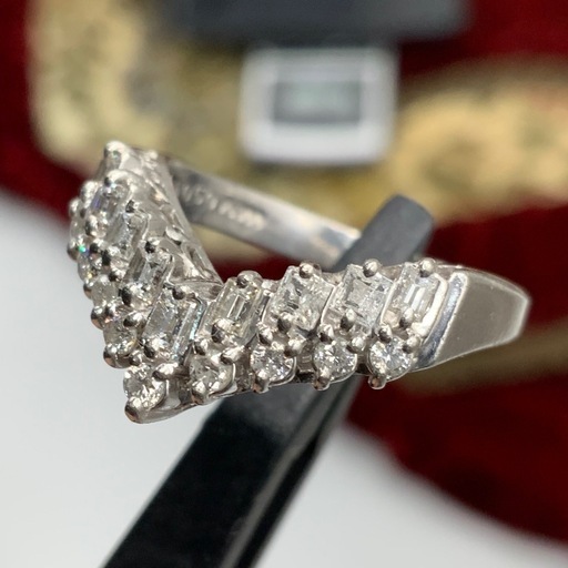 ダイヤモンド　V型　リング　pt900　5.3g 約12号