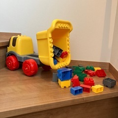 ブロックおもちゃ　働く車　ダンプカー　の画像