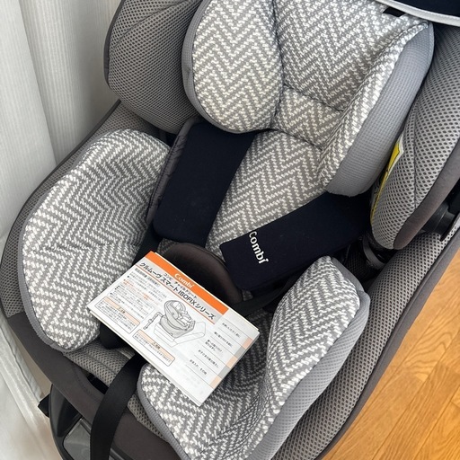 取引中　コンビ　クルムーヴ　ISOFIX   チャイルドシート　グレー 