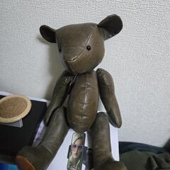 本革のテディベア半額でお譲りします。