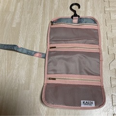 KALDI ★オリジナル　いちご柄　トラベルポーチ　吊して使えるポーチの画像