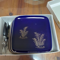 時計・財布・美容品・コップ等の画像