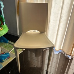 軽くて使いやすい椅子2脚セット