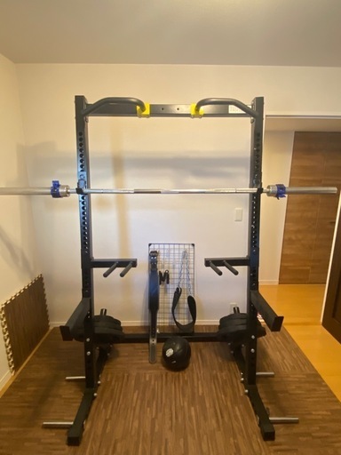 （札幌市受け渡し）省スペースで設置出来るホームジムセット(ハーフラック) 四畳半の部屋に十分設置可能です！