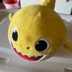４月末破棄　ベイビーシャーク　動く　ぬいぐるみ