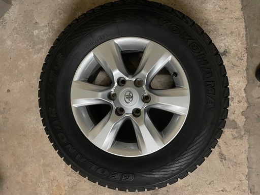 トヨタ　TOYOTAプラド純正ホイール.スタッドレス付き17インチ