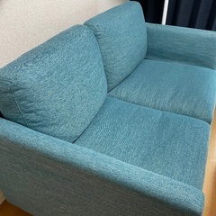 美品 中古 ニトリ ソファ ターコイズブルー 2〜3人用　１台 /クッション・説明書有の画像