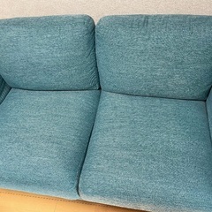 美品 中古 ニトリ ソファ ターコイズブルー 2〜3人用　１台 /クッション・説明書有の画像