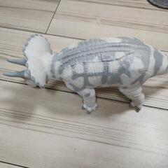 　　恐竜　トリケラトプス　の画像