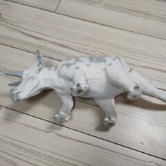 　　恐竜　トリケラトプス　の画像