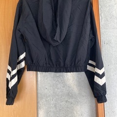 Bershka ショート丈 ライン入りフードパーカー M〜L w...
