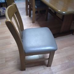 【お譲り先決まりました。】ダイニングテーブルと椅子（7脚）の画像