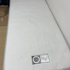 ベットとマットレスの画像