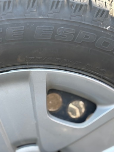 スタッドレスタイヤ　175/65R15