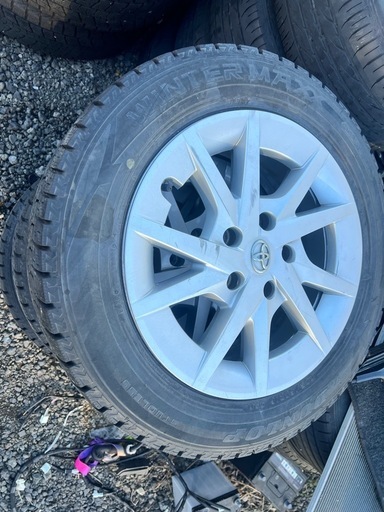 スタッドレスタイヤ 205/60R16