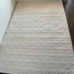 ダブルベッドの画像