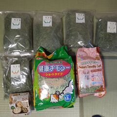 モルモット・うさぎの餌(ペレット・牧草)をお譲りします。(直接引...