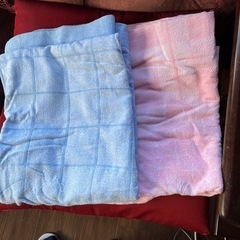 タオルケット2枚差し上げます。