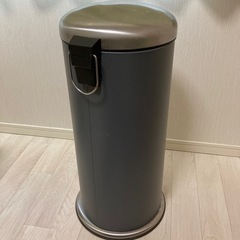 ゴミ箱の画像