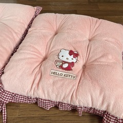 キティ　ちゃん　クッション　2枚の画像