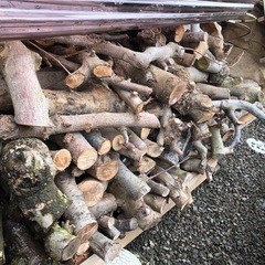 薪用梨の枝2年乾燥薪割りせず直ぐに使えます。の画像