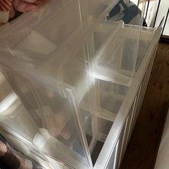 プラスチック衣装ケースの画像