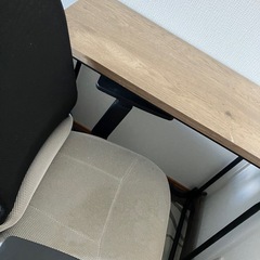 椅子と机の画像