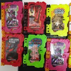 仮面ライダーセイバー　変身ベルトセット仮面ライダーセイバーの変身ベルトセットです。
写真のものが全てです。
動作確認済みですが、あくまで中古ですのでご理解ください。


子供が遊んだ後の商品になりますので、そこをご了承の上でご購入をお願いします。


仮面ライダー/シリーズ···仮面ライダーセイバー
ベルト名/DX···聖剣ソードライバー
アイテム/種別···変身ベルト
変身ベルト/シリーズ···DXの画像