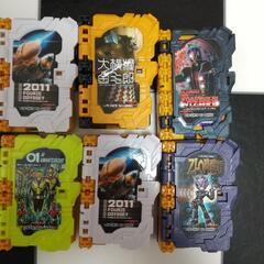 仮面ライダーセイバー　変身ベルトセット仮面ライダーセイバーの変身ベルトセットです。
写真のものが全てです。
動作確認済みですが、あくまで中古ですのでご理解ください。


子供が遊んだ後の商品になりますので、そこをご了承の上でご購入をお願いします。


仮面ライダー/シリーズ···仮面ライダーセイバー
ベルト名/DX···聖剣ソードライバー
アイテム/種別···変身ベルト
変身ベルト/シリーズ···DXの画像