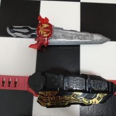 仮面ライダーセイバー　変身ベルトセット仮面ライダーセイバーの変身ベルトセットです。
写真のものが全てです。
動作確認済みですが、あくまで中古ですのでご理解ください。


子供が遊んだ後の商品になりますので、そこをご了承の上でご購入をお願いします。


仮面ライダー/シリーズ···仮面ライダーセイバー
ベルト名/DX···聖剣ソードライバー
アイテム/種別···変身ベルト
変身ベルト/シリーズ···DXの画像