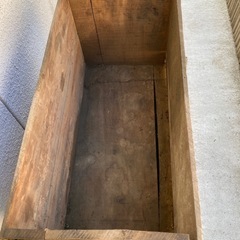 昔の木製りんご箱３個の画像