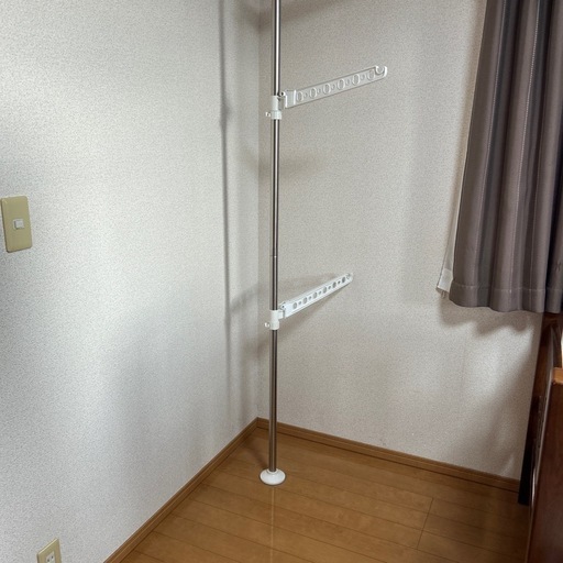 突っ張り棒式ハンガーかけ