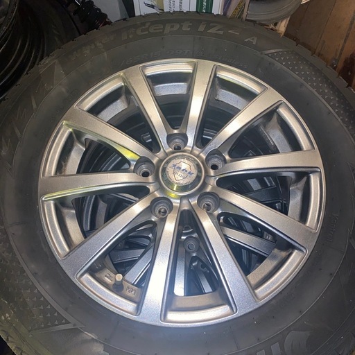 ４本
205/65r15スタッドレスタイヤ、ホイール付き