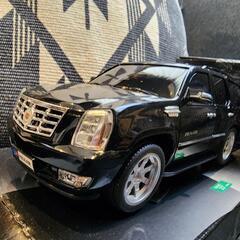 エスカレード ブラック ミニカー 1/18